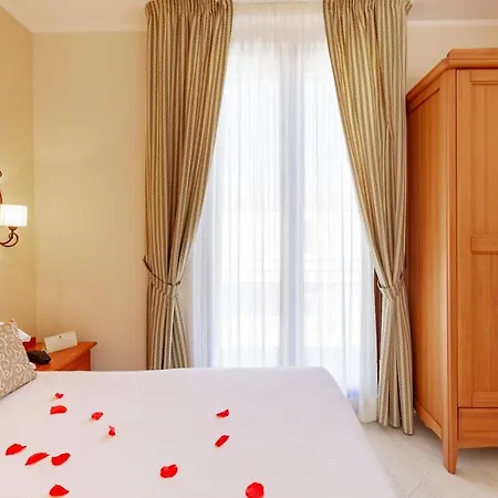 Mira Hotel 3*