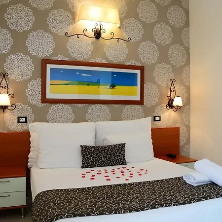 Mira Hotel 3*
