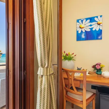 Mira Hotel 3*