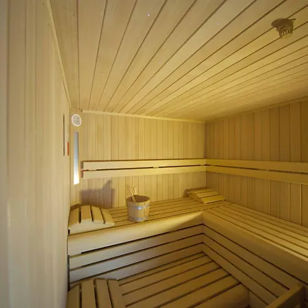 Mira Hotel 3*